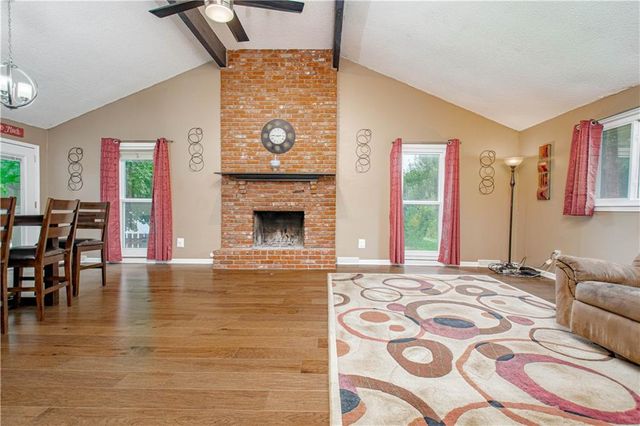 205 NE Noeleen Lane, Lee's Summit, MO 64086