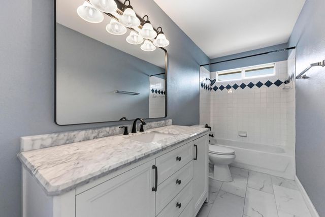 11200 Savin Hill LN, Austin, TX 78739