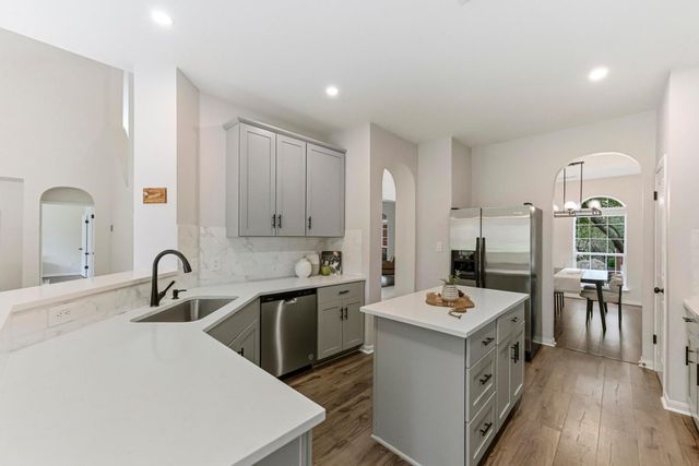 11200 Savin Hill LN, Austin, TX 78739