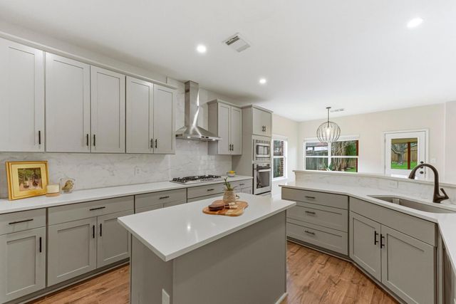 11200 Savin Hill LN, Austin, TX 78739