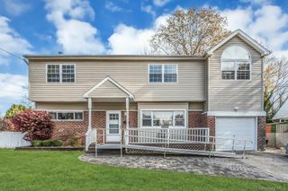 77 Marvin Lane, Commack, NY 11725