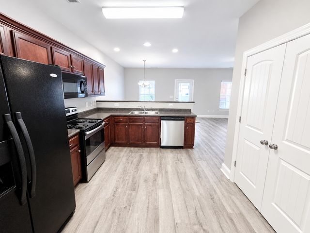 206 Rowlette Cir, Murfreesboro, TN 37127