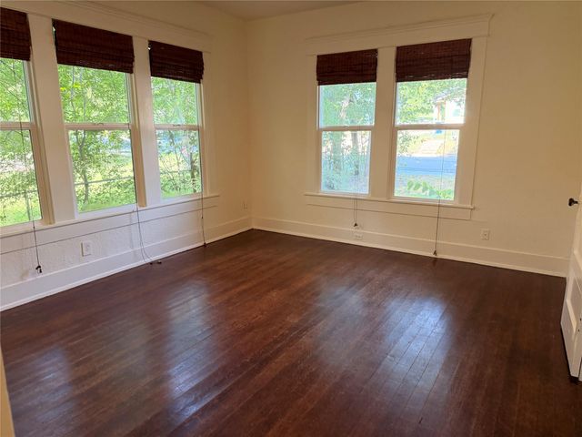 1136 Eleanor ST, Austin, TX 78721