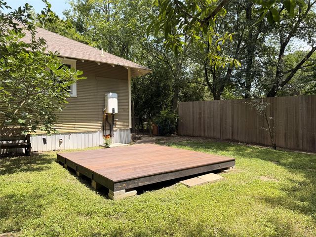 1136 Eleanor ST, Austin, TX 78721