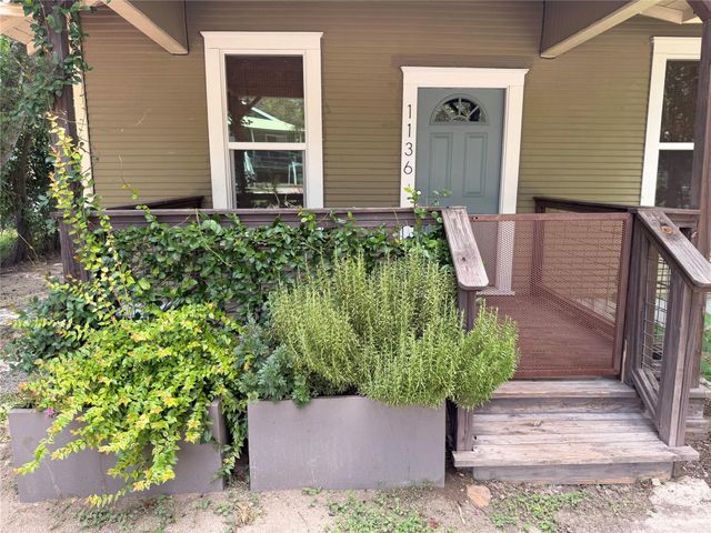 1136 Eleanor ST, Austin, TX 78721