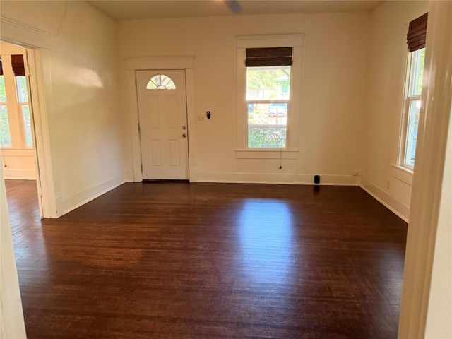 1136 Eleanor ST, Austin, TX 78721