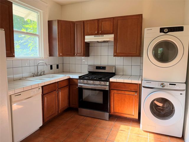 1136 Eleanor ST, Austin, TX 78721
