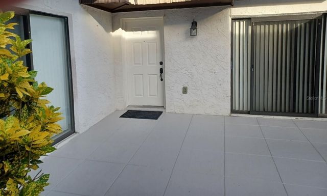 15301 W POND WOODS DRIVE 303, Tampa, FL 33618