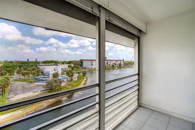 4851 NW 21st St 512, Lauderhill, FL 33313
