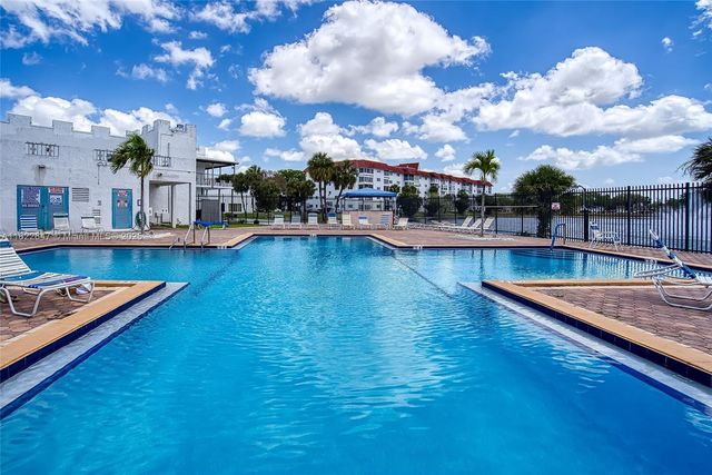4851 NW 21st St 512, Lauderhill, FL 33313