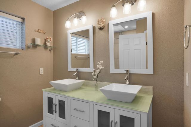 6649 Shenandoah River Court NE, Rio Rancho, NM 87144