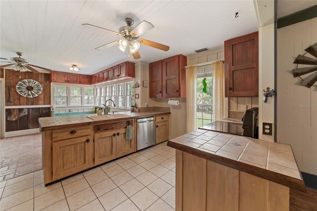 1905 MYRTLE LAKE AVENUE, Fruitland Park, FL 34731