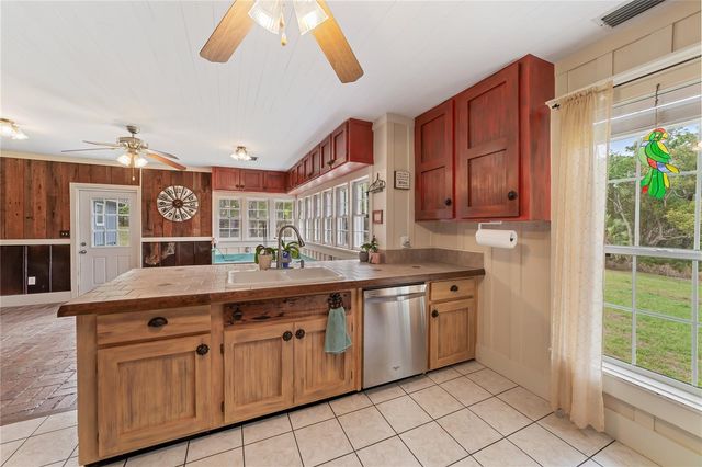 1905 MYRTLE LAKE AVENUE, Fruitland Park, FL 34731