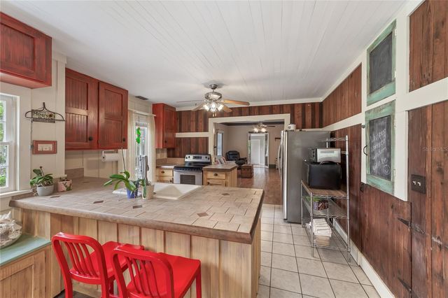 1905 MYRTLE LAKE AVENUE, Fruitland Park, FL 34731