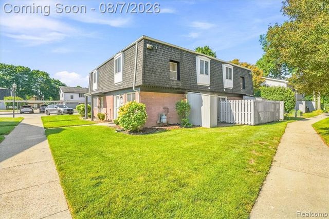 41282 N Woodbury Green Drive, Belleville, MI 48111