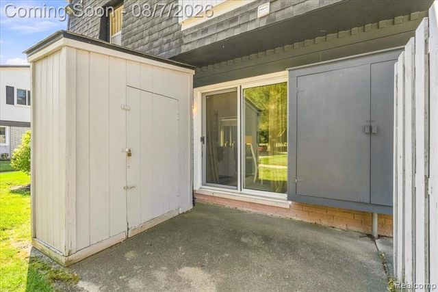 41282 N Woodbury Green Drive, Belleville, MI 48111