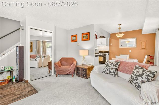41282 N Woodbury Green Drive, Belleville, MI 48111