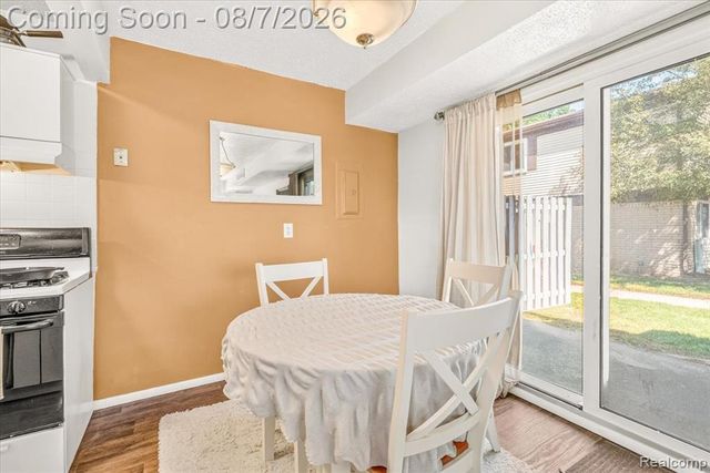 41282 N Woodbury Green Drive, Belleville, MI 48111