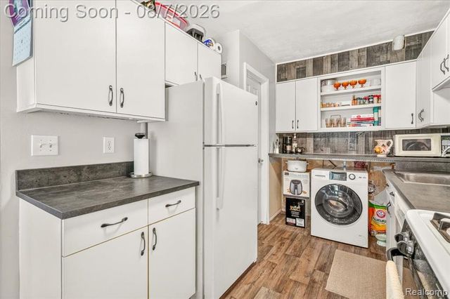 41282 N Woodbury Green Drive, Belleville, MI 48111