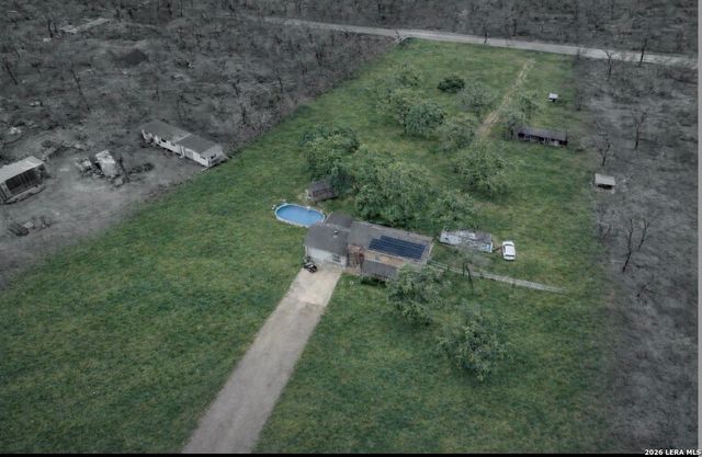 306 Flores Oaks, Floresville, TX 78114