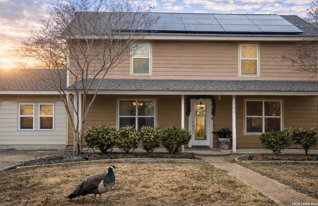 306 Flores Oaks, Floresville, TX 78114