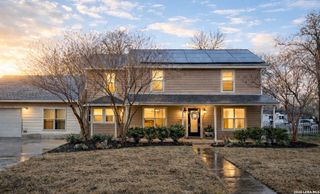 306 Flores Oaks, Floresville, TX 78114