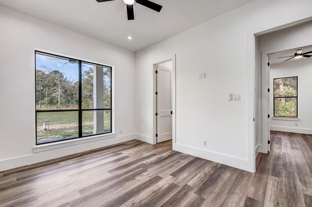 32648 Dobbin Huffsmith Road, Magnolia, TX 77354