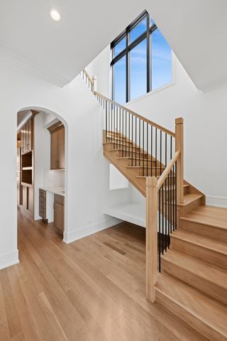 2214 W Oakdale Avenue, Chicago, IL 60618