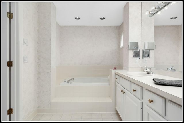 15635 16th Place N, Plymouth, MN 55447