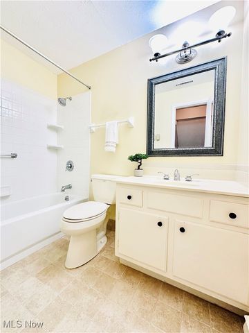 8300 Deepwood Boulevard 8, Mentor, OH 44060