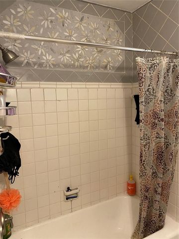 1231 NE 9TH STREET W, Gainesville, FL 32601