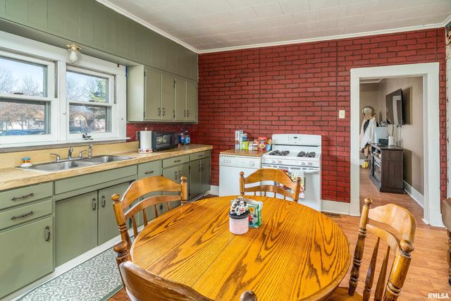 609 N 18TH Street, Herrin, IL 62948