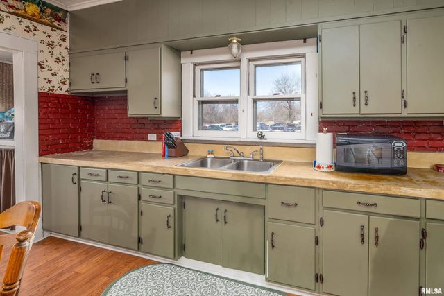 609 N 18TH Street, Herrin, IL 62948