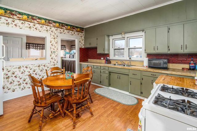 609 N 18TH Street, Herrin, IL 62948