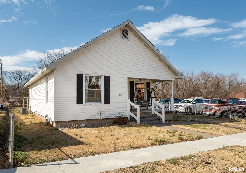 609 N 18TH Street, Herrin, IL 62948
