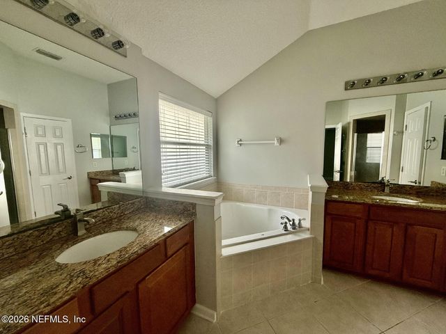 1084 CANDLEBARK Drive, Jacksonville, FL 32225