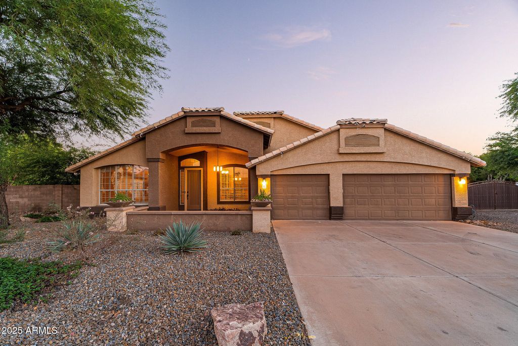 335 S RED ROCK Street, Gilbert, AZ 85296