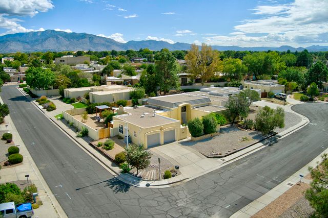 7542 BEAR CANYON Road NE, Albuquerque, NM 87109