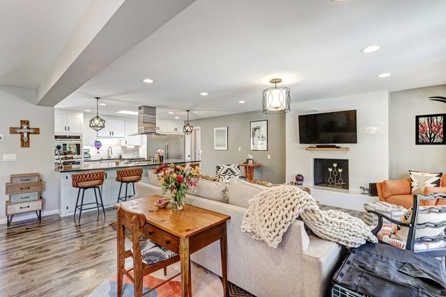 7542 BEAR CANYON Road NE, Albuquerque, NM 87109