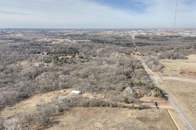 2204 NE 122nd Street, Edmond, OK 73013