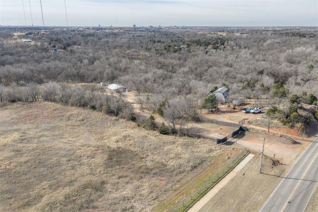 2204 NE 122nd Street, Edmond, OK 73013