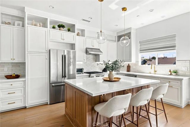 2100 Carnegie Lane, Redondo Beach, CA 90278
