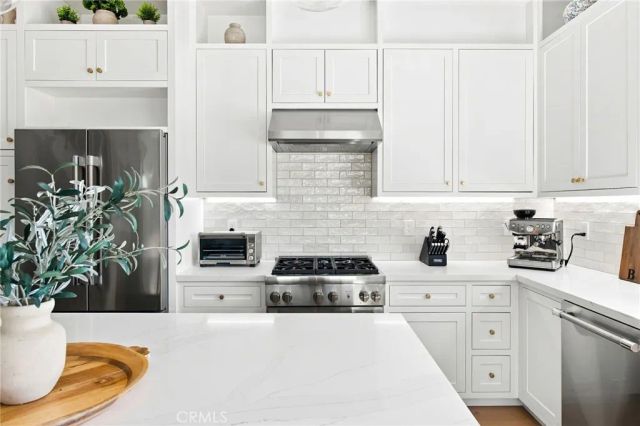 2100 Carnegie Lane, Redondo Beach, CA 90278