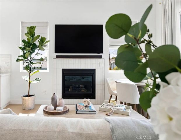 2100 Carnegie Lane, Redondo Beach, CA 90278
