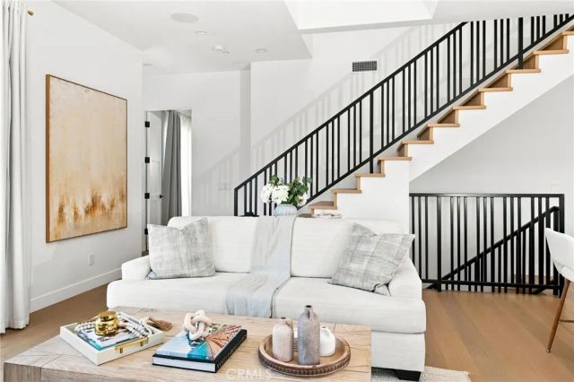 2100 Carnegie Lane, Redondo Beach, CA 90278