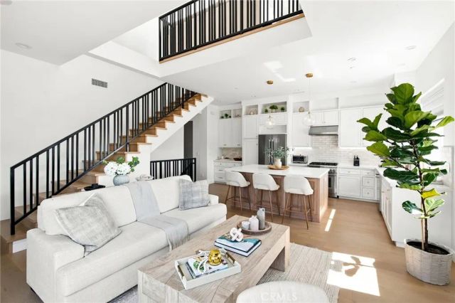 2100 Carnegie Lane, Redondo Beach, CA 90278