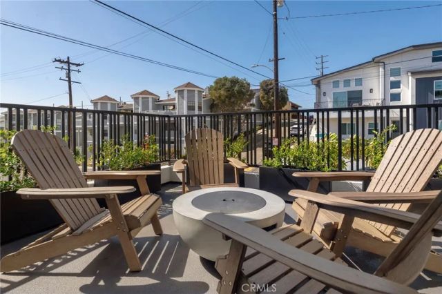 2100 Carnegie Lane, Redondo Beach, CA 90278