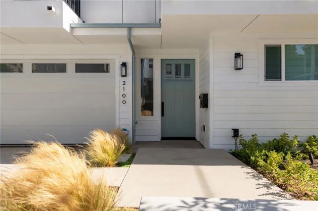 2100 Carnegie Lane, Redondo Beach, CA 90278
