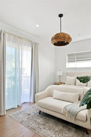 2100 Carnegie Lane, Redondo Beach, CA 90278