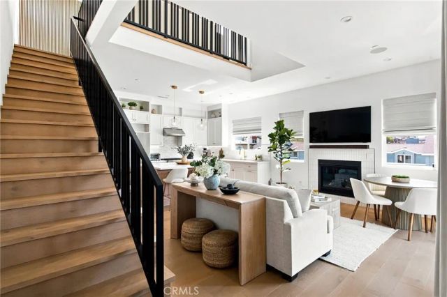 2100 Carnegie Lane, Redondo Beach, CA 90278